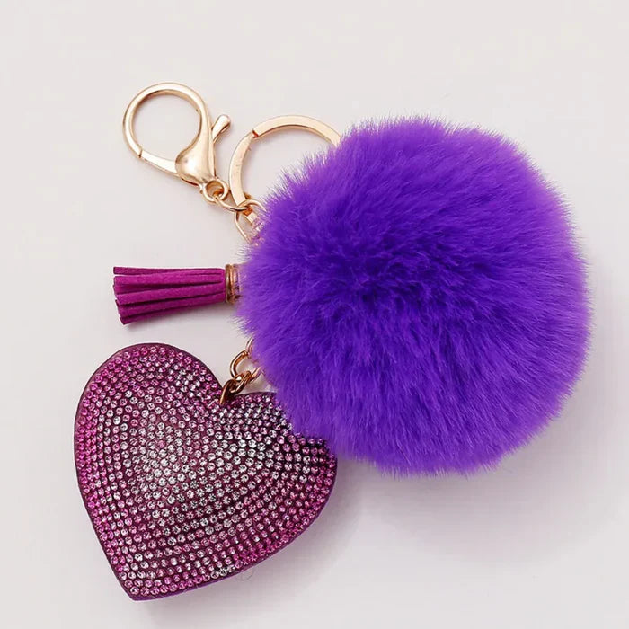 Chaveiro com Pingente de Pompom e Coração em Strass Brilhante Lovely